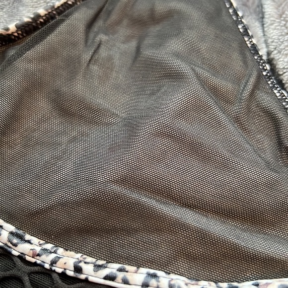 Victoria's Secret Leopard Sports Bra - Picture 3 of 6